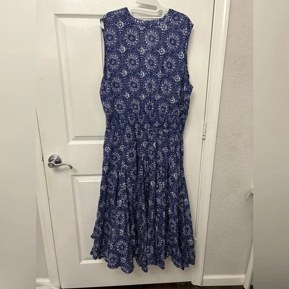 Chelsea & Theodore Medallion Flowy Summer Dress Smocked Waist Blue White Size 3X - Picture 2 of 3